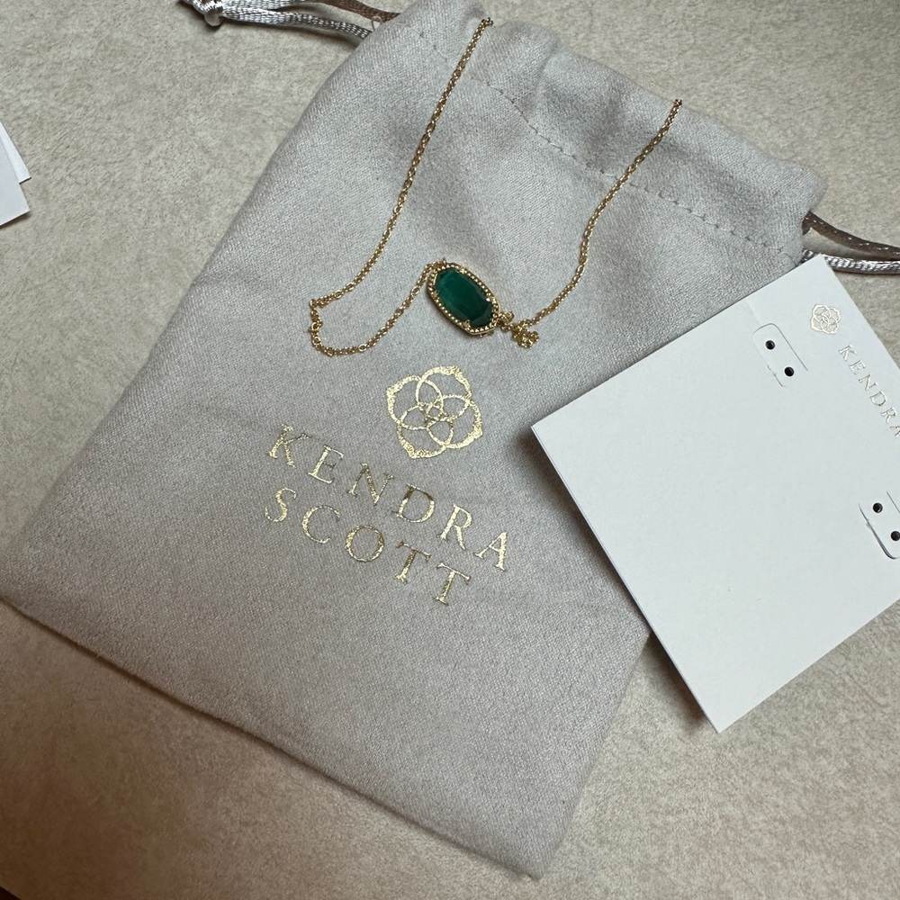 Kendra Scott - Elisa necklace - Gold Emerald Cat’s eye necklace